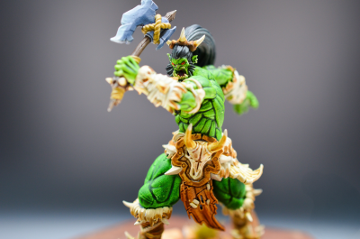 Barbare a la hache orc